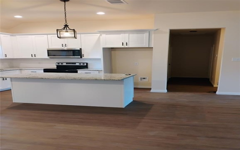 901 SW 10th Street, Mineral Wells, TX 76067, 3 Bedrooms Bedrooms, ,2 BathroomsBathrooms,Residential,For Sale,901 SW 10th Street,20953809
