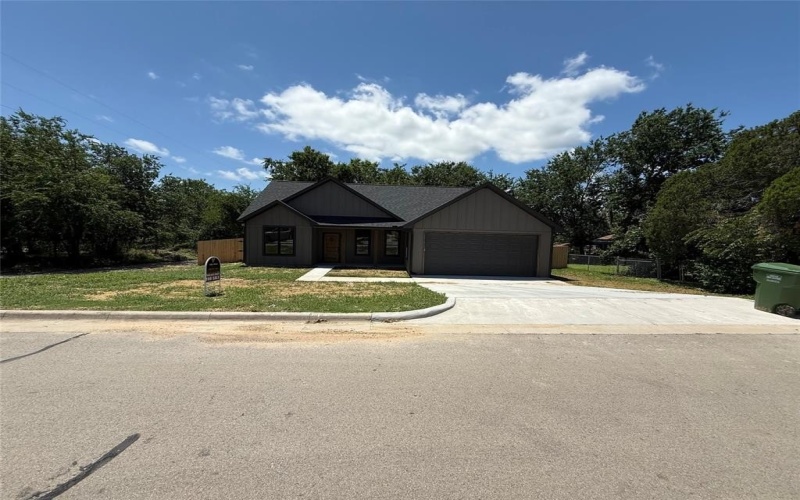901 SW 10th Street, Mineral Wells, TX 76067, 3 Bedrooms Bedrooms, ,2 BathroomsBathrooms,Residential,For Sale,901 SW 10th Street,20953809