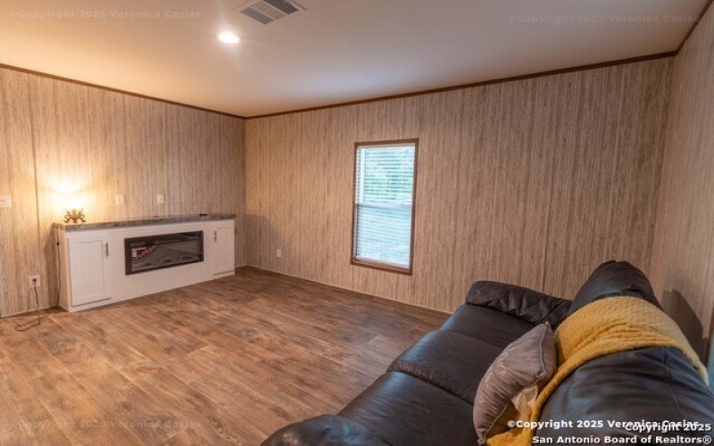 336 County Rd 6846, Lytle, TX 78052, 3 Bedrooms Bedrooms, ,2 BathroomsBathrooms,Residential,For Sale,336 County Rd 6846,0,1873813