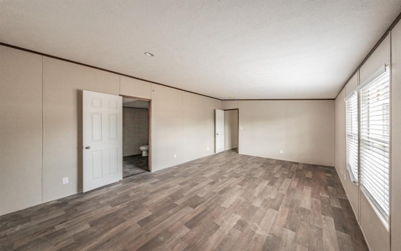 10 Southwest Court, Mineral Wells, TX 76067, 5 Bedrooms Bedrooms, ,3 BathroomsBathrooms,Residential,For Sale,10 Southwest Court,20955490