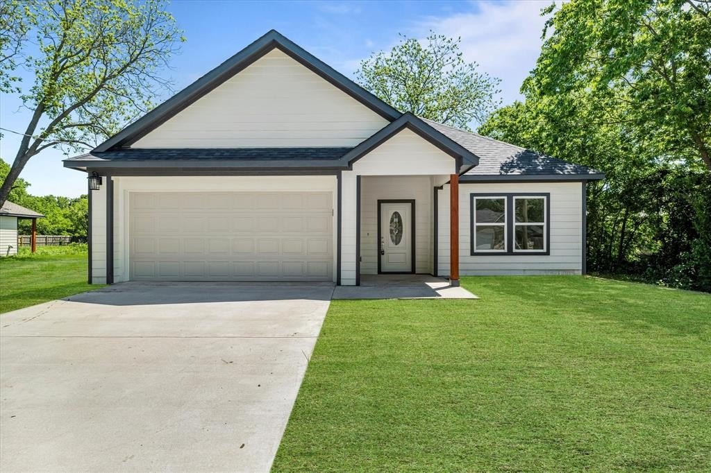 1312 S Clements Street, Gainesville, TX 76240, 4 Bedrooms Bedrooms, ,2 BathroomsBathrooms,Residential,For Sale,1312 S Clements Street,20963131