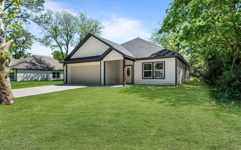 1312 S Clements Street, Gainesville, TX 76240, 4 Bedrooms Bedrooms, ,2 BathroomsBathrooms,Residential,For Sale,1312 S Clements Street,20963131