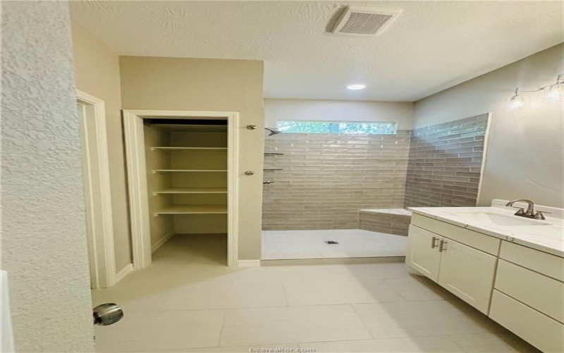 501 West Tenth Street, Hearne, TX 77859, 3 Habitaciones Habitaciones , ,2 BañosBaños,Residential,En Venta,501 West Tenth Street,25006001