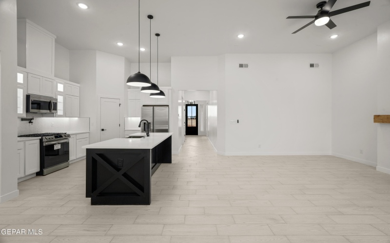 13900 Thunder Sky Avenue, El Paso, TX 79928, 4 Bedrooms Bedrooms, ,2 BathroomsBathrooms,Residential,For Sale,13900 Thunder Sky Avenue,924223