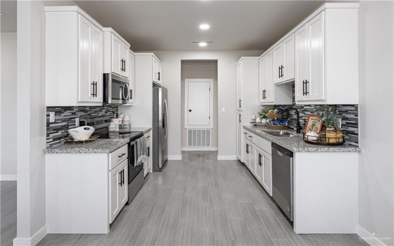 2500 E Conroe Road, Edinburg, TX 78542, 4 Bedrooms Bedrooms, ,2 BathroomsBathrooms,Residential,For Sale,2500 E Conroe Road,473291