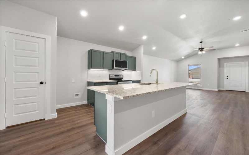 2311 133rd Street, Lubbock, TX 79423, 3 Habitaciones Habitaciones , ,2 BañosBaños,Residential,En Venta,2311 133rd Street,202555989