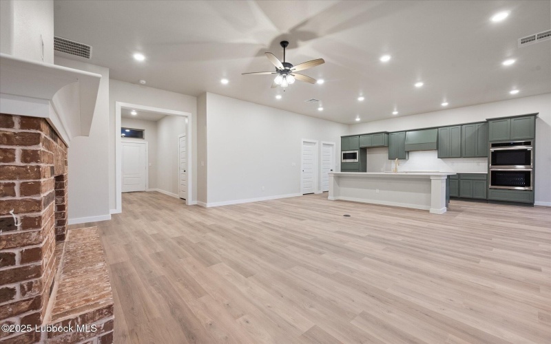 10703 Beaufort Avenue, Lubbock, TX 79424, 4 Bedrooms Bedrooms, ,3 BathroomsBathrooms,Residential,For Sale,10703 Beaufort Avenue,202555990