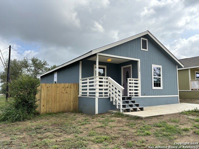 700 E 5th, Nixon, TX 78140, 4 Habitaciones Habitaciones , ,2 BañosBaños,Residential,En Venta,700 E 5th,1874075