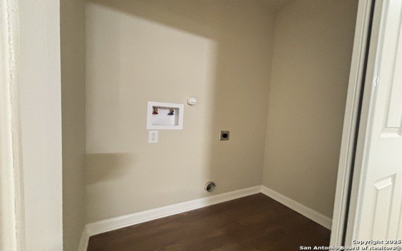 700 E 5th, Nixon, TX 78140, 4 Habitaciones Habitaciones , ,2 BañosBaños,Residential,En Venta,700 E 5th,1874075