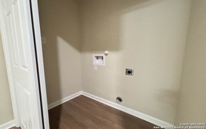 700 E 5th, Nixon, TX 78140, 4 Habitaciones Habitaciones , ,2 BañosBaños,Residential,En Venta,700 E 5th,1874075