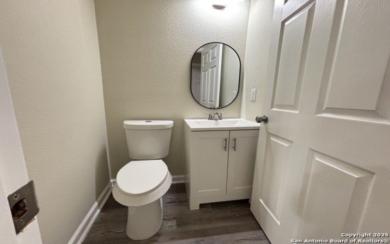 700 E 5th, Nixon, TX 78140, 4 Habitaciones Habitaciones , ,2 BañosBaños,Residential,En Venta,700 E 5th,1874075