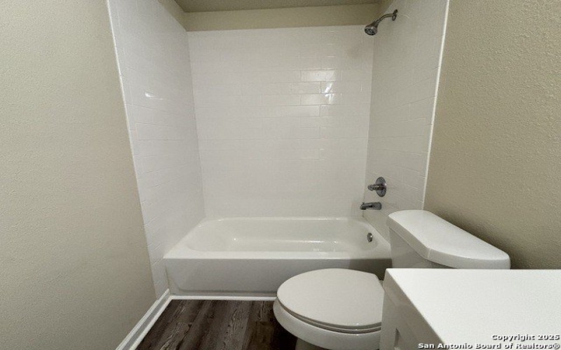700 E 5th, Nixon, TX 78140, 4 Habitaciones Habitaciones , ,2 BañosBaños,Residential,En Venta,700 E 5th,1874075