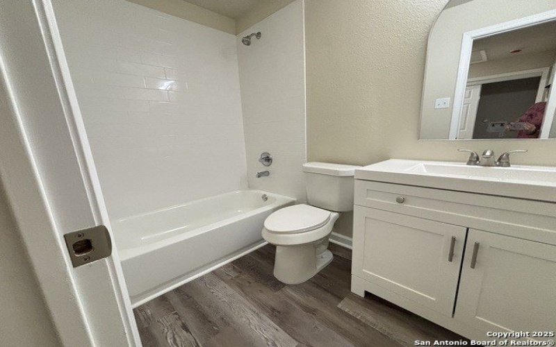700 E 5th, Nixon, TX 78140, 4 Habitaciones Habitaciones , ,2 BañosBaños,Residential,En Venta,700 E 5th,1874075
