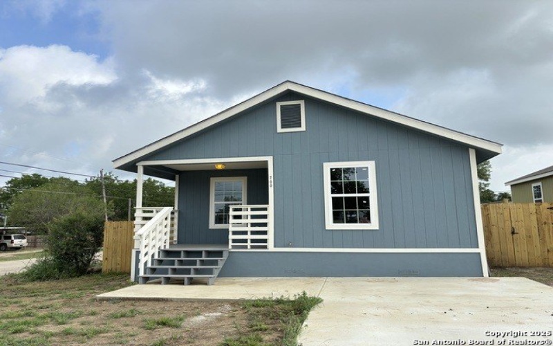 700 E 5th, Nixon, TX 78140, 4 Habitaciones Habitaciones , ,2 BañosBaños,Residential,En Venta,700 E 5th,1874075