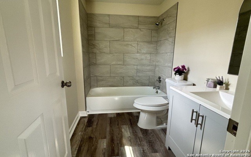 700 E 5th, Nixon, TX 78140, 4 Habitaciones Habitaciones , ,2 BañosBaños,Residential,En Venta,700 E 5th,1874075