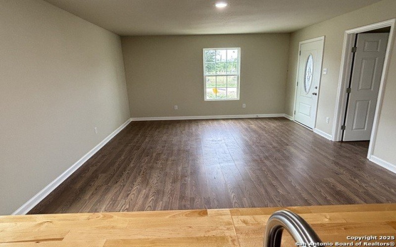 700 E 5th, Nixon, TX 78140, 4 Habitaciones Habitaciones , ,2 BañosBaños,Residential,En Venta,700 E 5th,1874075