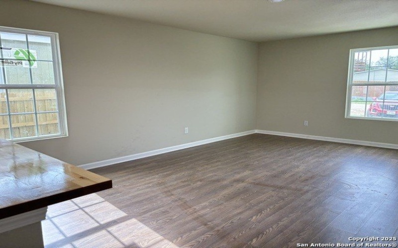 700 E 5th, Nixon, TX 78140, 4 Habitaciones Habitaciones , ,2 BañosBaños,Residential,En Venta,700 E 5th,1874075