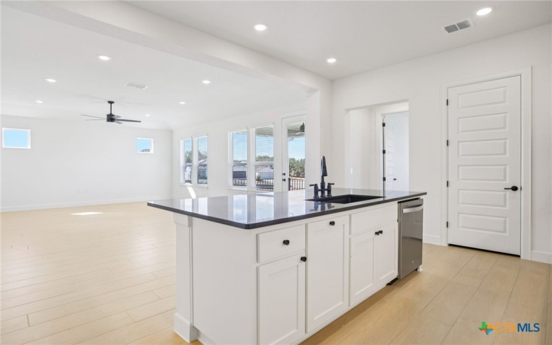 1851 Dancing Oak Lane, San Marcos, TX 78666, 2 Habitaciones Habitaciones , ,2 BañosBaños,Residential,En Venta,1851 Dancing Oak Lane,0,582754