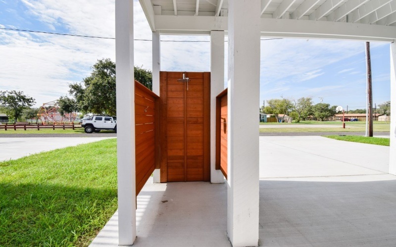 414 E Bay St., ROCKPORT, TX 78382, 3 Habitaciones Habitaciones , ,2 BañosBaños,Residential,En Venta,414 E Bay St.,145536