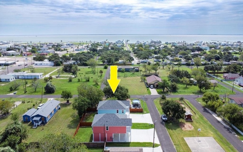 414 E Bay St., ROCKPORT, TX 78382, 3 Habitaciones Habitaciones , ,2 BañosBaños,Residential,En Venta,414 E Bay St.,145536
