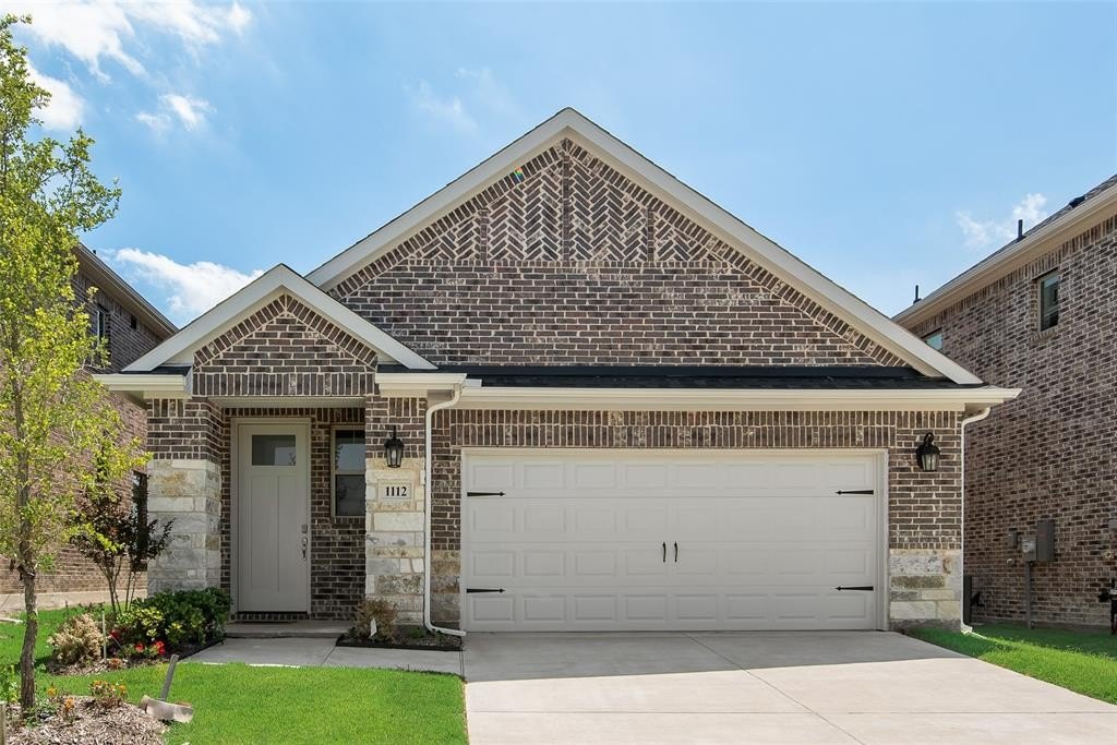 1112 Redcoat Drive, Forney, TX 75126, 4 Bedrooms Bedrooms, ,2 BathroomsBathrooms,Residential,For Sale,1112 Redcoat Drive,20963326