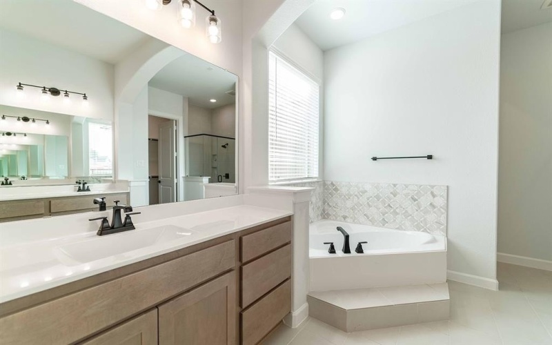 124 Deep Water Court, Heath, TX 75126, 4 Bedrooms Bedrooms, ,3 BathroomsBathrooms,Residential,For Sale,124 Deep Water Court,20964084