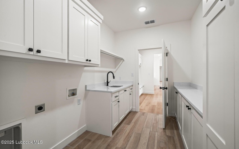 15706 N Farm To Market Rd 179, Shallowater, TX 79363, 3 Habitaciones Habitaciones , ,2 BañosBaños,Residential,En Venta,15706 N Farm To Market Rd 179,202556089