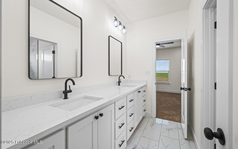 15706 N Farm To Market Rd 179, Shallowater, TX 79363, 3 Habitaciones Habitaciones , ,2 BañosBaños,Residential,En Venta,15706 N Farm To Market Rd 179,202556089