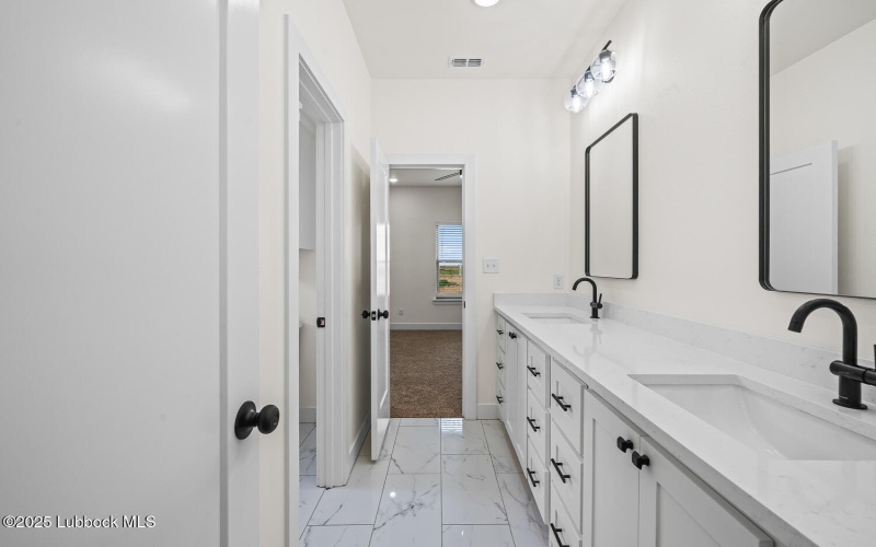 15706 N Farm To Market Rd 179, Shallowater, TX 79363, 3 Habitaciones Habitaciones , ,2 BañosBaños,Residential,En Venta,15706 N Farm To Market Rd 179,202556089