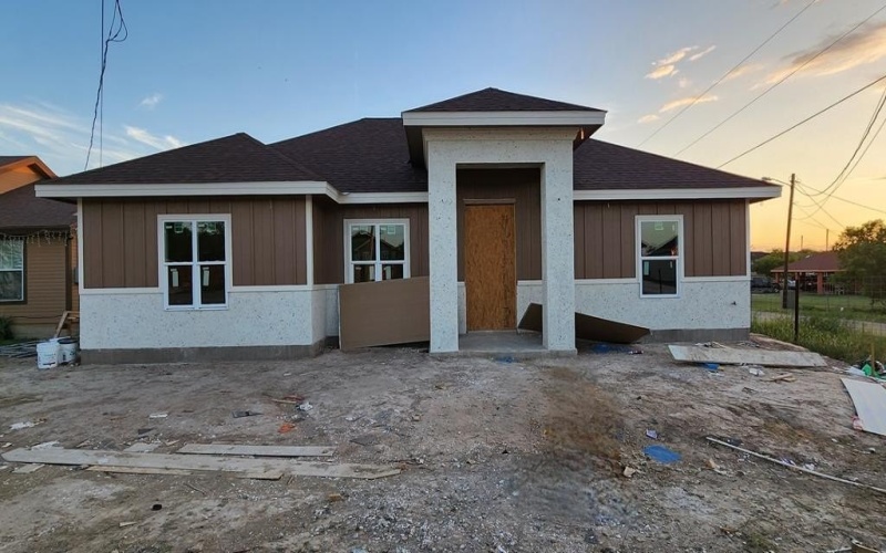 75 School Circle, Eagle Pass, TX 78852, 3 Habitaciones Habitaciones , ,2 BañosBaños,Residential,En Venta,75 School Circle,81335
