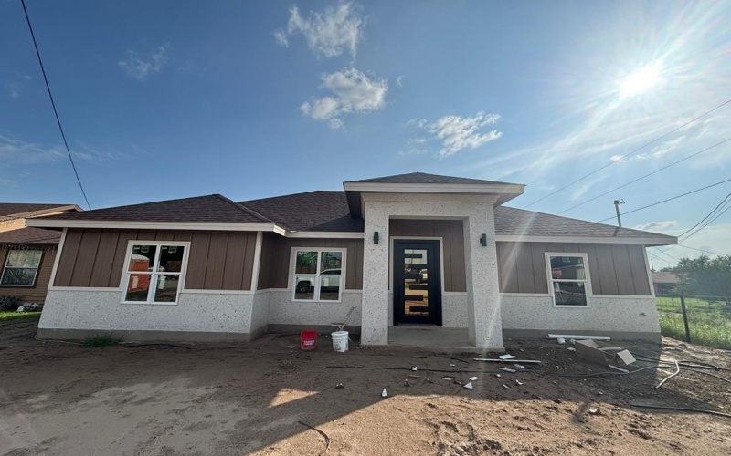 75 School Circle, Eagle Pass, TX 78852, 3 Habitaciones Habitaciones , ,2 BañosBaños,Residential,En Venta,75 School Circle,81335