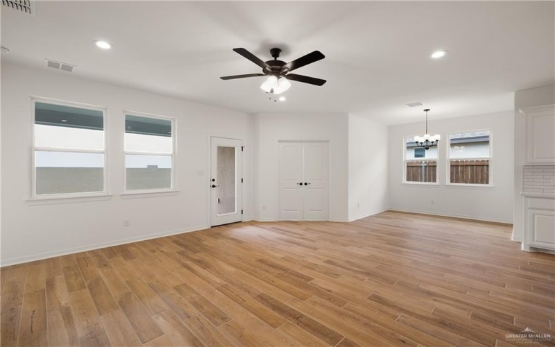 4008 N Sorghum Circle, Edinburg, TX 78542, 4 Bedrooms Bedrooms, ,3 BathroomsBathrooms,Residential,For Sale,4008 N Sorghum Circle,473127
