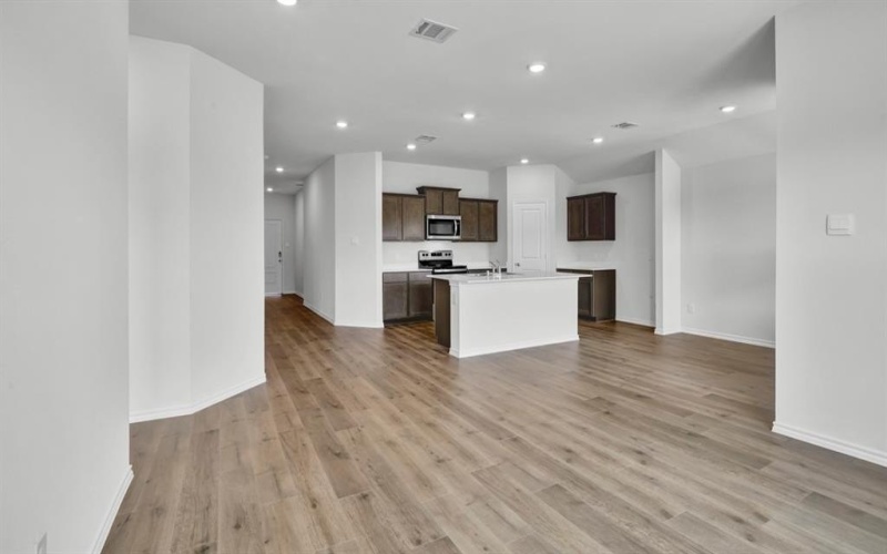 911 Fairbanks Drive, Ennis, TX 75119, 4 Bedrooms Bedrooms, ,2 BathroomsBathrooms,Residential,For Sale,911 Fairbanks Drive,20964774
