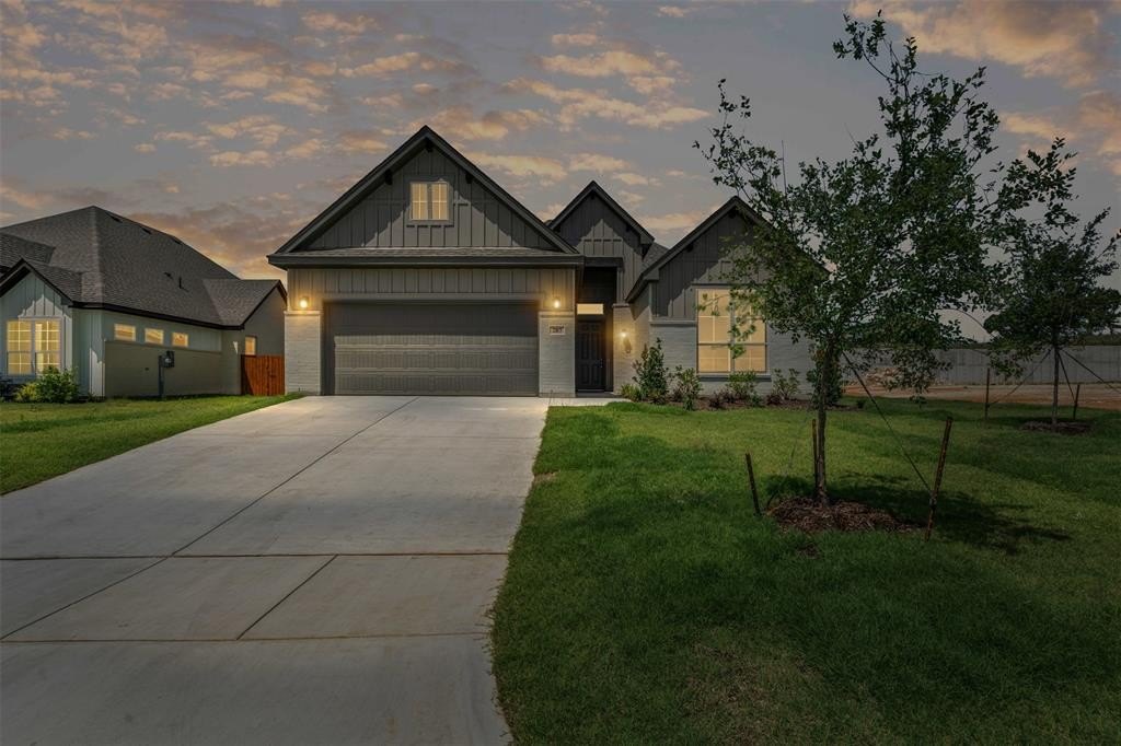 207 Mitchell Drive, Glen Rose, TX 76043, 3 Habitaciones Habitaciones , ,2 BañosBaños,Residential,En Venta,207 Mitchell Drive,20965516