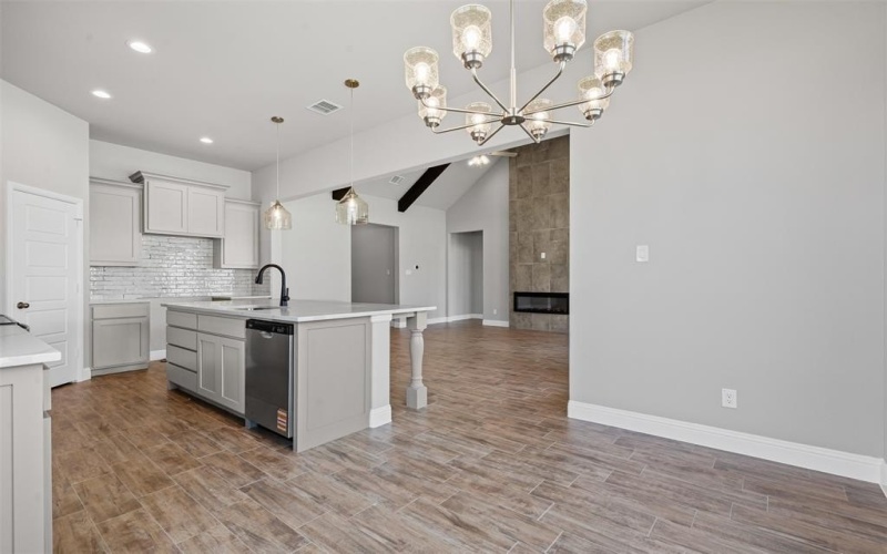 207 Mitchell Drive, Glen Rose, TX 76043, 3 Habitaciones Habitaciones , ,2 BañosBaños,Residential,En Venta,207 Mitchell Drive,20965516