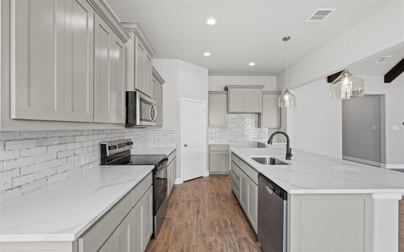 207 Mitchell Drive, Glen Rose, TX 76043, 3 Habitaciones Habitaciones , ,2 BañosBaños,Residential,En Venta,207 Mitchell Drive,20965516