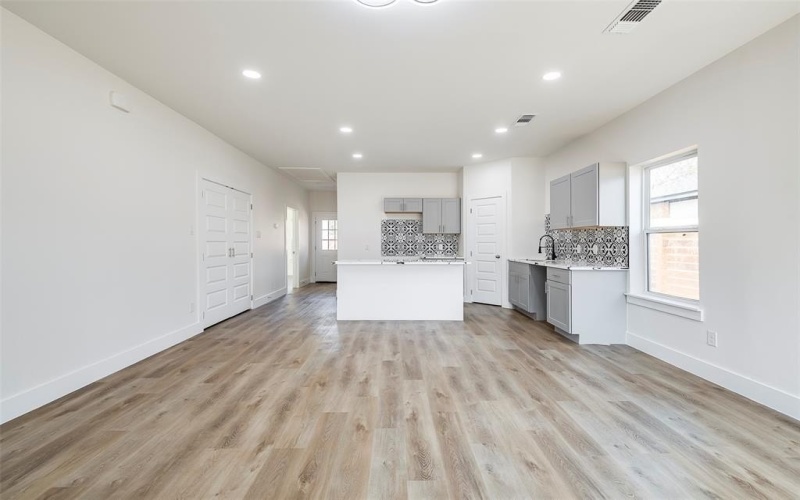 4735 Nome Street, Dallas, TX 75216, 4 Habitaciones Habitaciones , ,2 BañosBaños,Residential,En Venta,4735 Nome Street,20964600