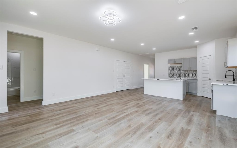 4735 Nome Street, Dallas, TX 75216, 4 Habitaciones Habitaciones , ,2 BañosBaños,Residential,En Venta,4735 Nome Street,20964600