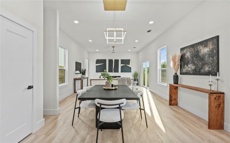 601 S Moore Street, Dallas, TX 75203, 3 Habitaciones Habitaciones , ,2 BañosBaños,Residential,En Venta,601 S Moore Street,20964623