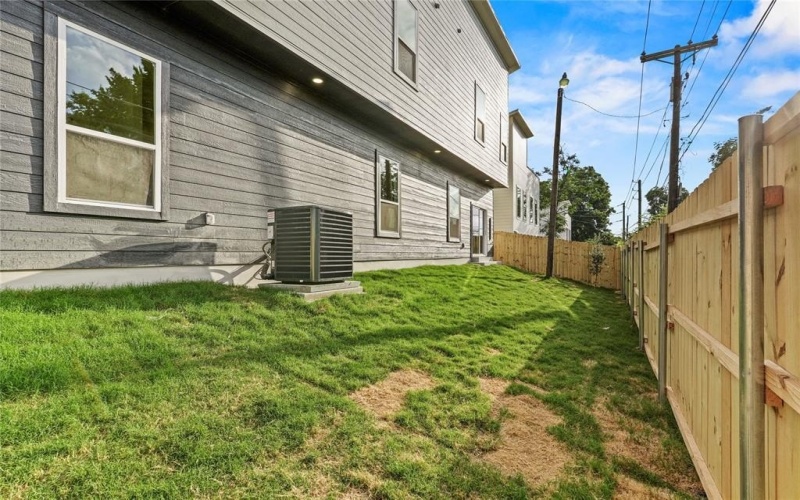 601 S Moore Street, Dallas, TX 75203, 3 Habitaciones Habitaciones , ,2 BañosBaños,Residential,En Venta,601 S Moore Street,20964623