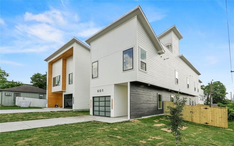 601 S Moore Street, Dallas, TX 75203, 3 Habitaciones Habitaciones , ,2 BañosBaños,Residential,En Venta,601 S Moore Street,20964623