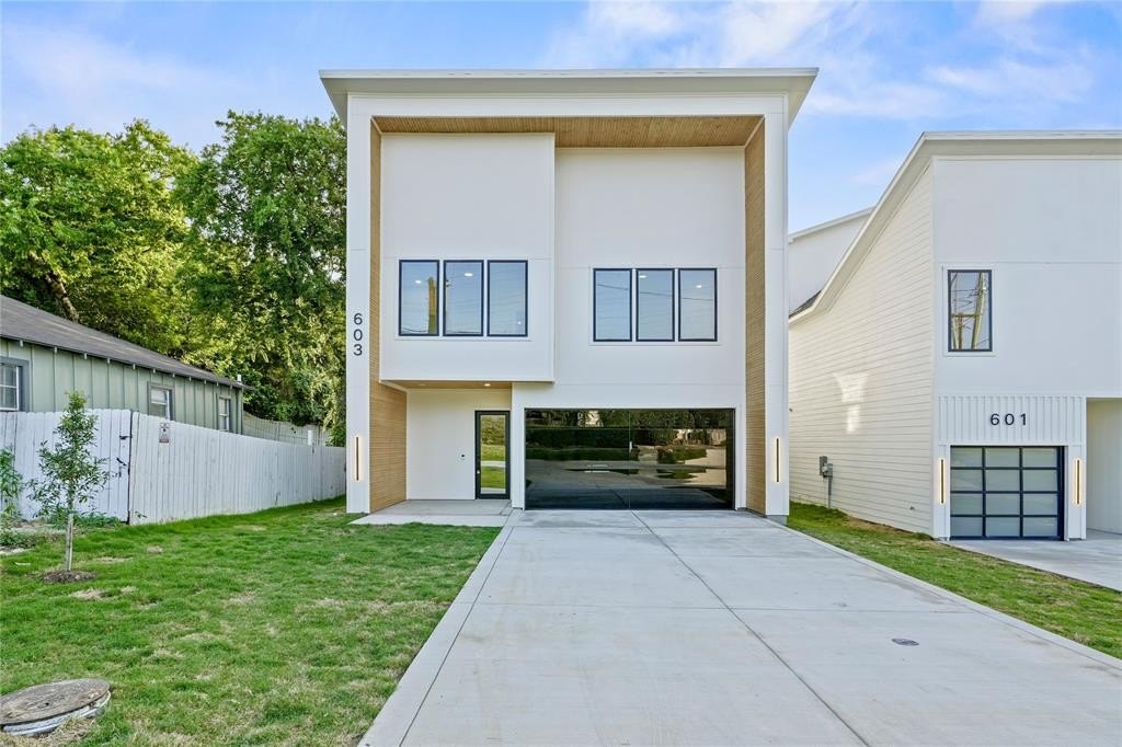 603 S Moore Street, Dallas, TX 75203, 4 Habitaciones Habitaciones , ,2 BañosBaños,Residential,En Venta,603 S Moore Street,20964631