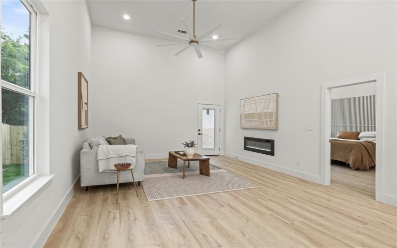 603 S Moore Street, Dallas, TX 75203, 4 Habitaciones Habitaciones , ,2 BañosBaños,Residential,En Venta,603 S Moore Street,20964631
