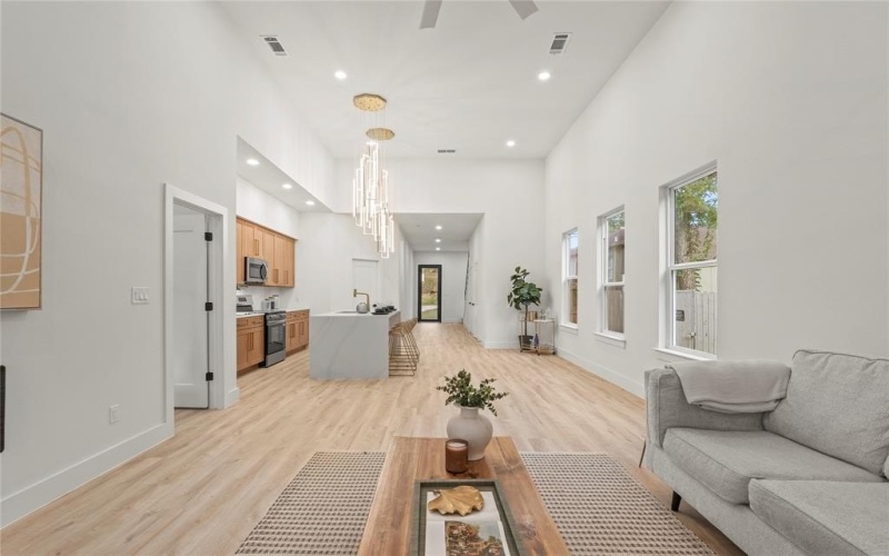 603 S Moore Street, Dallas, TX 75203, 4 Habitaciones Habitaciones , ,2 BañosBaños,Residential,En Venta,603 S Moore Street,20964631