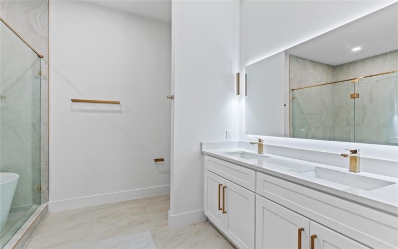 603 S Moore Street, Dallas, TX 75203, 4 Habitaciones Habitaciones , ,2 BañosBaños,Residential,En Venta,603 S Moore Street,20964631