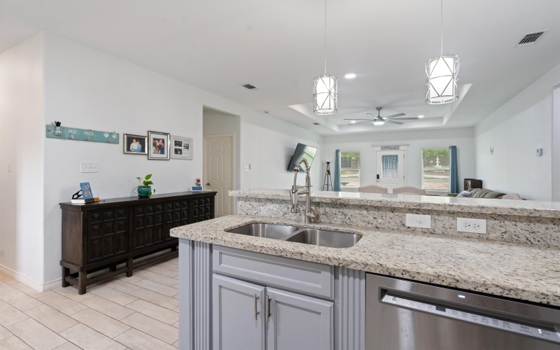 204 Shadow Mountain, Del Rio, TX 78840, 4 Habitaciones Habitaciones , ,3 BañosBaños,Residential,En Venta,204 Shadow Mountain,207164