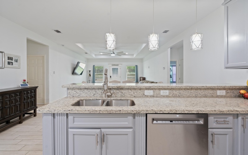 204 Shadow Mountain, Del Rio, TX 78840, 4 Habitaciones Habitaciones , ,3 BañosBaños,Residential,En Venta,204 Shadow Mountain,207164