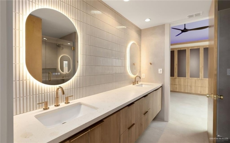 9818 N 24th Lane, McAllen, TX 78504, 4 Bedrooms Bedrooms, ,3 BathroomsBathrooms,Residential,For Sale,9818 N 24th Lane,0,473381