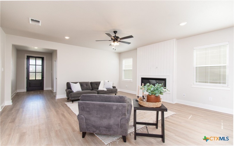 2017 Stillwell Street, Nolanville, TX 76559, 4 Habitaciones Habitaciones , ,2 BañosBaños,Residential,En Venta,2017 Stillwell Street,0,582807