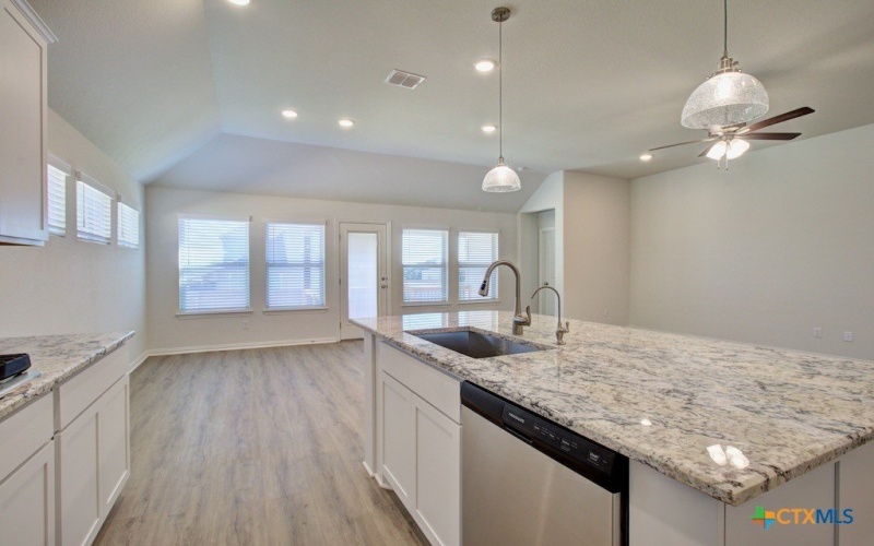 771 Navarro Street, New Braunfels, TX 78132, 4 Habitaciones Habitaciones , ,2 BañosBaños,Residential,En Venta,771 Navarro Street,582936